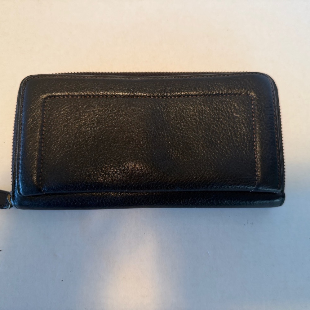 HOBO International Black Leather Zip Wallet - Picture 7 of 9